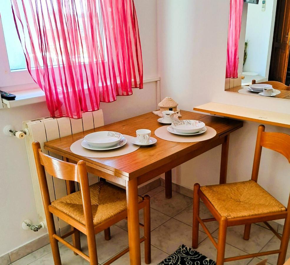 Studio Apartman Olivera Ровин Екстериор снимка