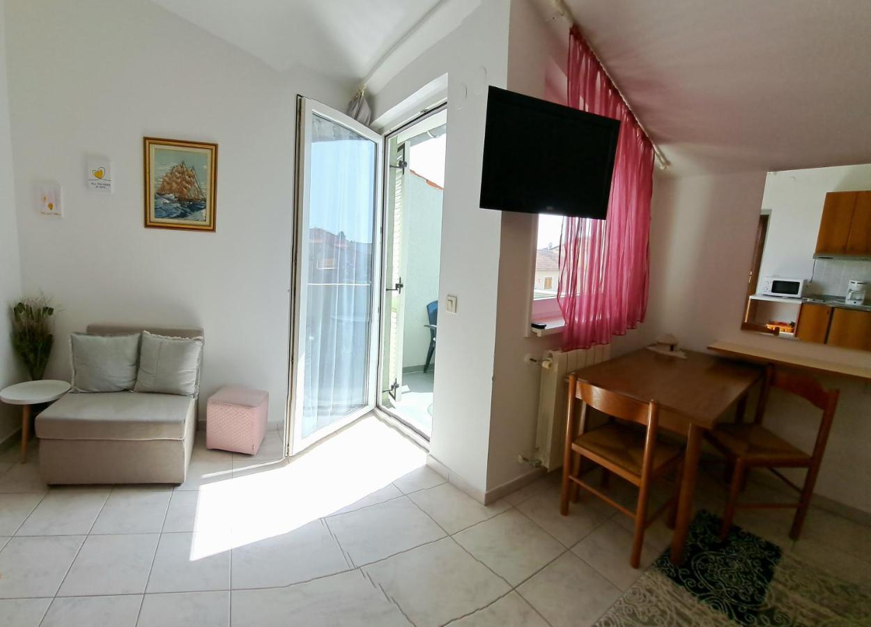 Studio Apartman Olivera Ровин Екстериор снимка