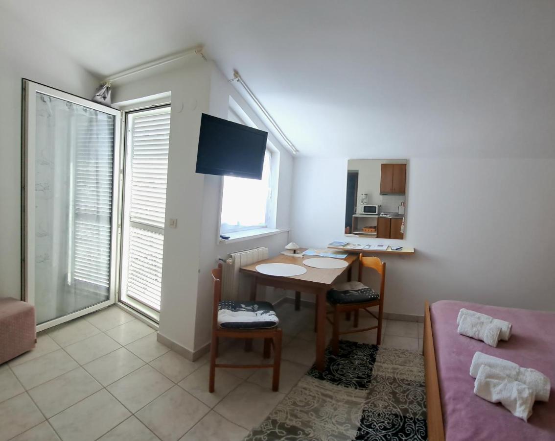 Studio Apartman Olivera Ровин Екстериор снимка