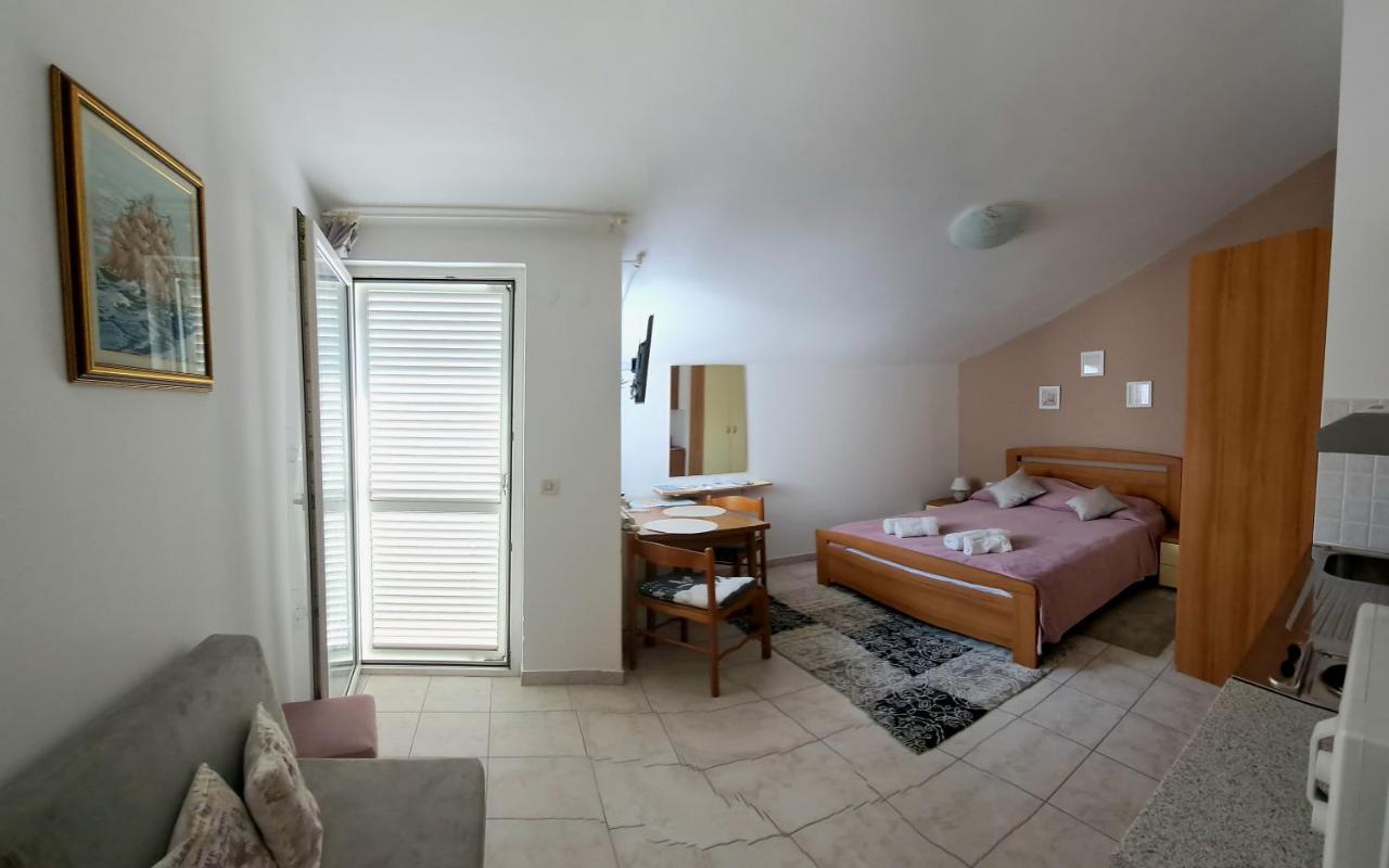 Studio Apartman Olivera Ровин Екстериор снимка