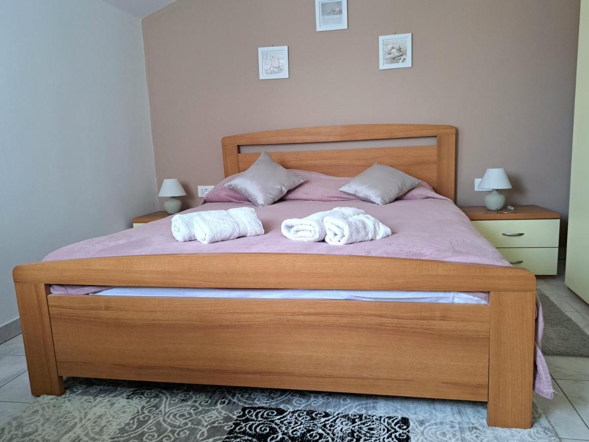 Studio Apartman Olivera Ровин Екстериор снимка